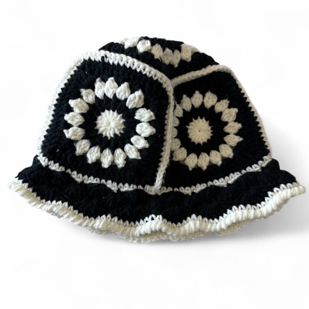 Crochet Sun Hat in Black and White